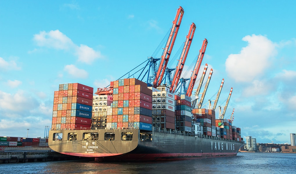 Bringt der internationale Freihandel der deutschen Wirtschaft eher mehr Schaden oder mehr Nutzen?